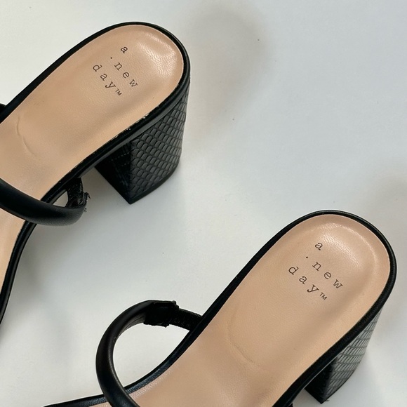 A new day black block heel mid heel size 6 - Picture 6 of 7